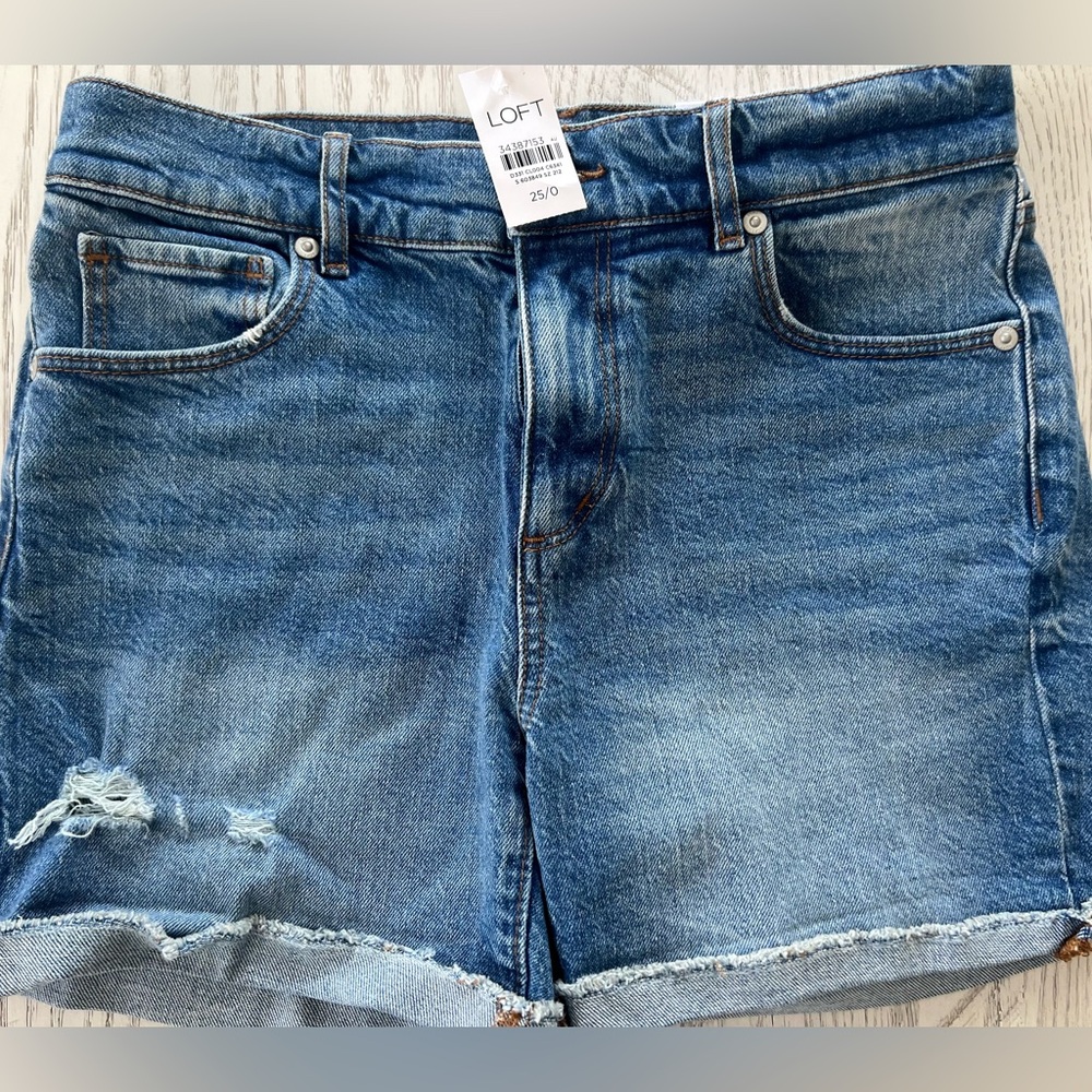 NWT Size 25 Loft “The Roll Short” Jean Shorts.